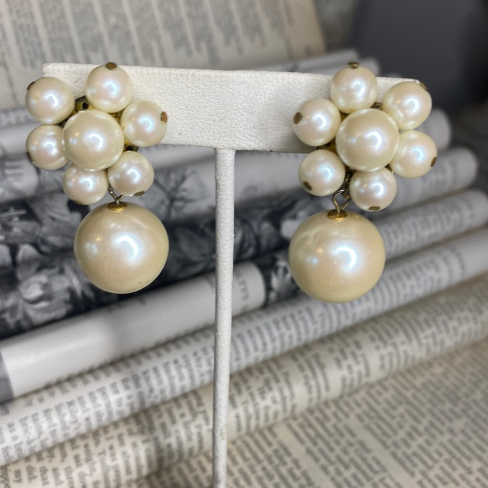 Faux Pearl Flower Cluster Dangle Clip Earrings
